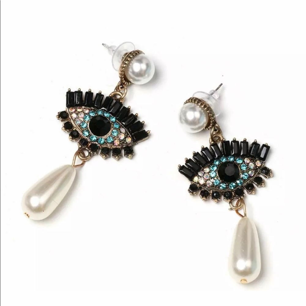 3 for $20 “Eyes on You” Glam Rhinestone Earrings - Picture 5 of 7